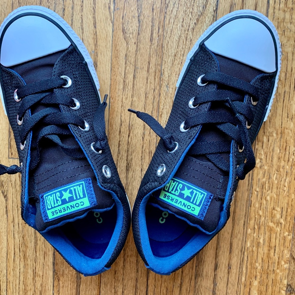 CONVERSE ALLSTAR NWOB. Youth sz 3